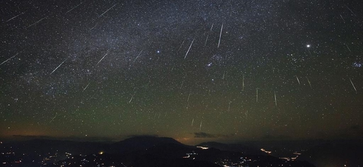 A chuva de meteoros Orionídeas, originada dos detritos das passagens do cometa Halley, poderá ser vista a olho nu pelos brasileiros - Reprodução