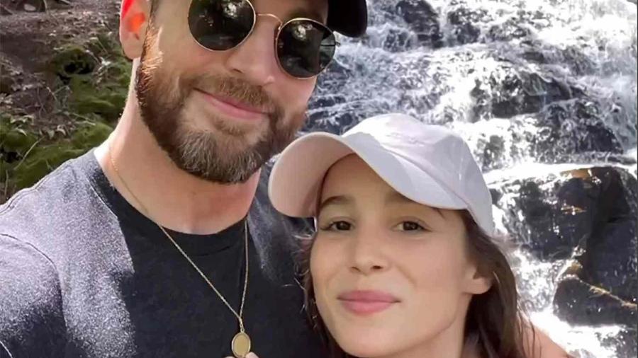 Chris Evans e Alba Baptista casaram em uma cerimônia discreta Chris Evans e Alba Baptista casaram em uma cerimônia discreta