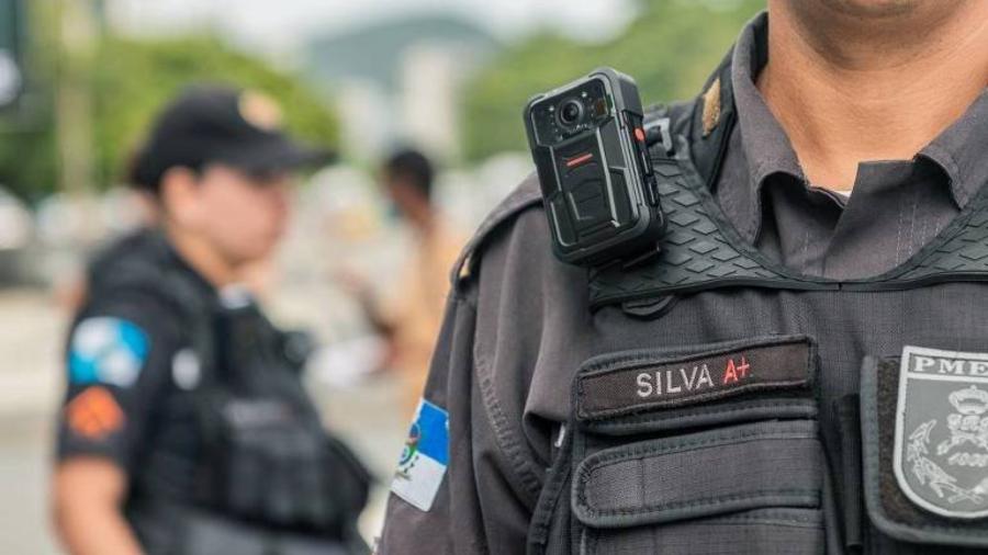 Policial militar utiliza câmera corporal em Copacabana, zona sul do Rio de Janeiro - Divulgação/PMERJ