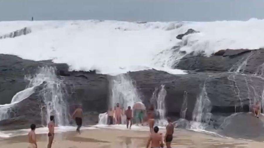 Ciclone bomba atinge Praia de Itacoatiara, em Niterói