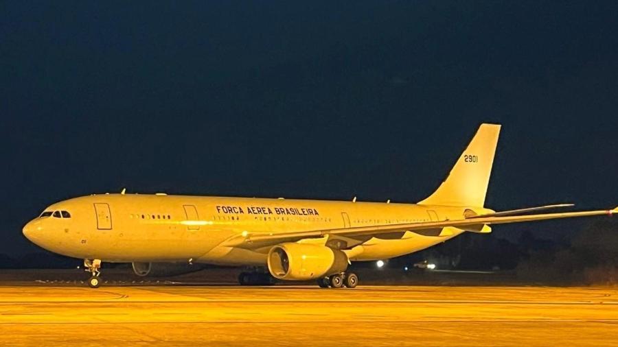 Avião da FAB vindo de Isral com 209 brasileiros pousa no Brasil