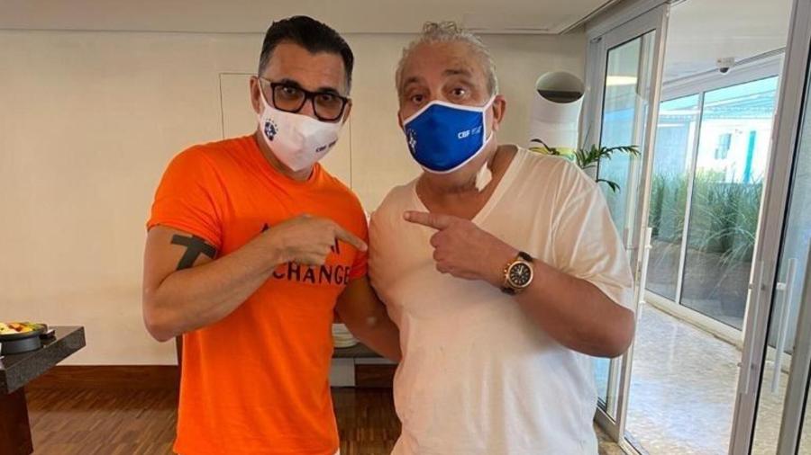 Ricardo Rocha e Branco comemoram a saída do ex-lateral esquerdo do hospital - Reprodução/Twitter