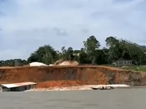 Marinha encontra corpo em área de porto que sofreu deslizamento no AM