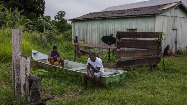 Moradores da comunidade quilombola de Pedras Negras, em Rondônia 