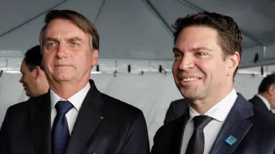 Jair Bolsonaro ao lado de Alexandre Ramagem
