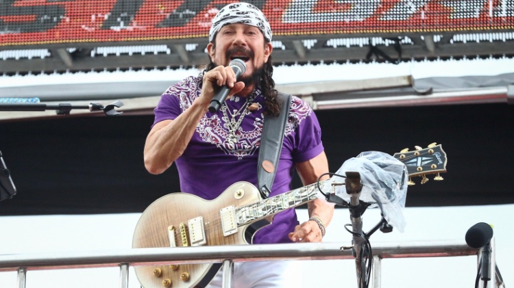 Bell Marques canta em trio elétrico no Circuito Barra-Ondina, em Salvador