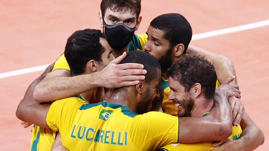 Brasil 3x2 França, em Tóquio-2020, durou mais de duas horas e estabeleceu o recorde de jogo com mais pontos no vôlei olímpico – mas está longe de ser a batalha mais longa já travada em Olimpíadas. - Carlos Garcia Rawlins/Reuters
