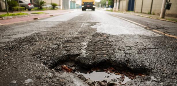 Buracos na rua: como você pode ser indenizado por conserto do seu carro