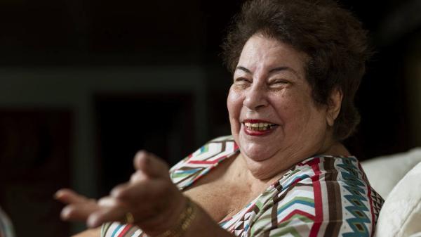 Nana Caymmi em seu apartamento no Leblon