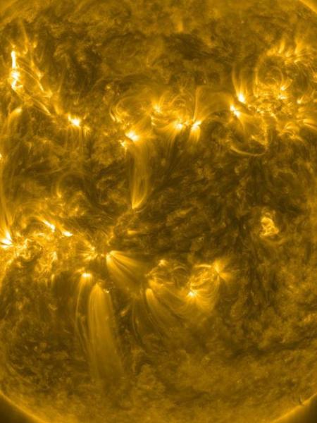 Imagem da superfície solar feita por telescópio do Observatório de Dinâmica Solar da Nasa