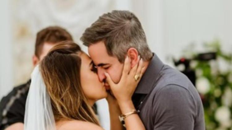 Kaká Diniz e Simone Mendes renovaram votos de casamento em Las Vegas Kaká Diniz e Simone Mendes renovaram votos de casamento em Las Vegas