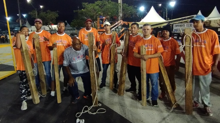 A turma do calço do Sambódromo do Anhembi