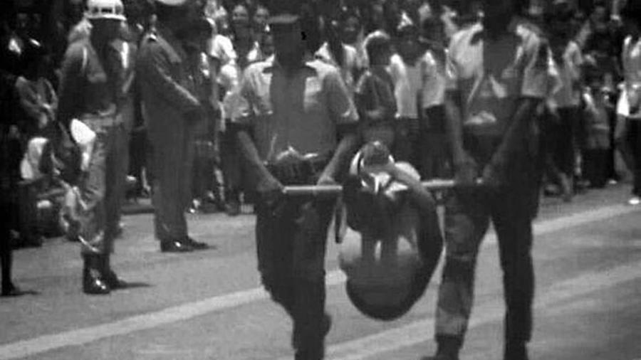 Foto ilustrativa: indígena preso em um pau-de-arara, em Belo Horizonte, por militares, durante a ditadura militar Foto ilustrativa: indígena preso em um pau-de-arara, em Belo Horizonte, por militares, durante a ditadura militar