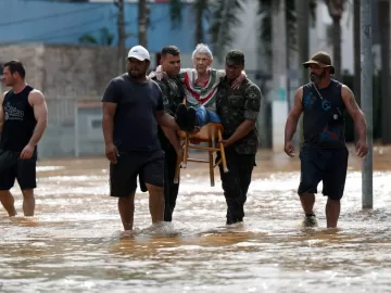 Leonardo Sakamoto: De inundações a saques, caos no RS mostra que reduzir Estado é um delírio