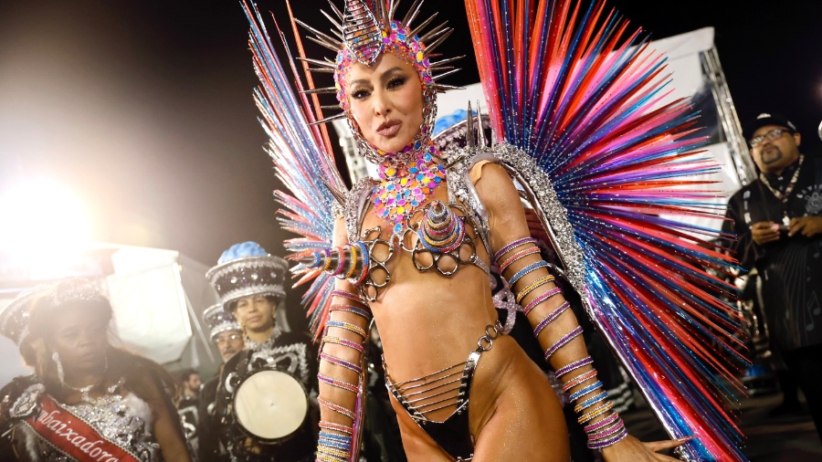 Sabrina Sato, rainha de bateria da Gaviões da Fiel, no Desfile das Campeãs do Carnaval de São Paulo de 2024