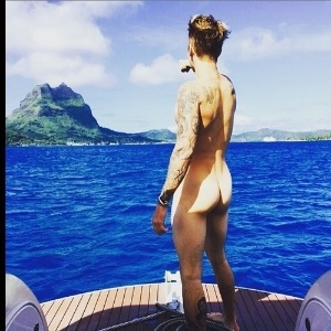 Após postar foto pelado, Justin Bieber se arrepende e deleta a imagem de seu Instagram