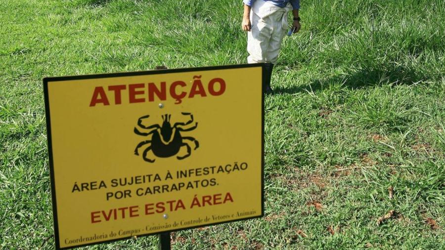 Coordenador de pesquisa de controle de carrapato durante inspeção na USP de Ribeirão Preto - Edson Silva - 14.jun.2023/Folhapress
