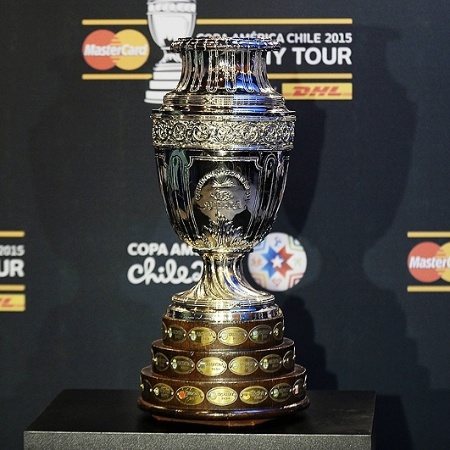 Troféu da Copa América exibido na última edição disputada, em 2015 no Chile - Alfredo Estrella/AFP