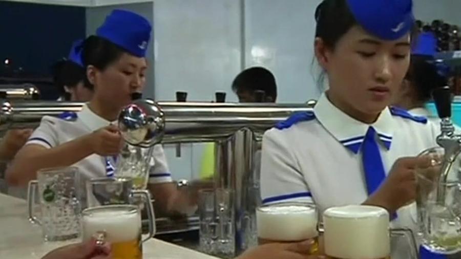 A Coreia do Norte realizou neste mês seu primeiro festival de cerveja na capital Pyongyang - Reprodução BBC