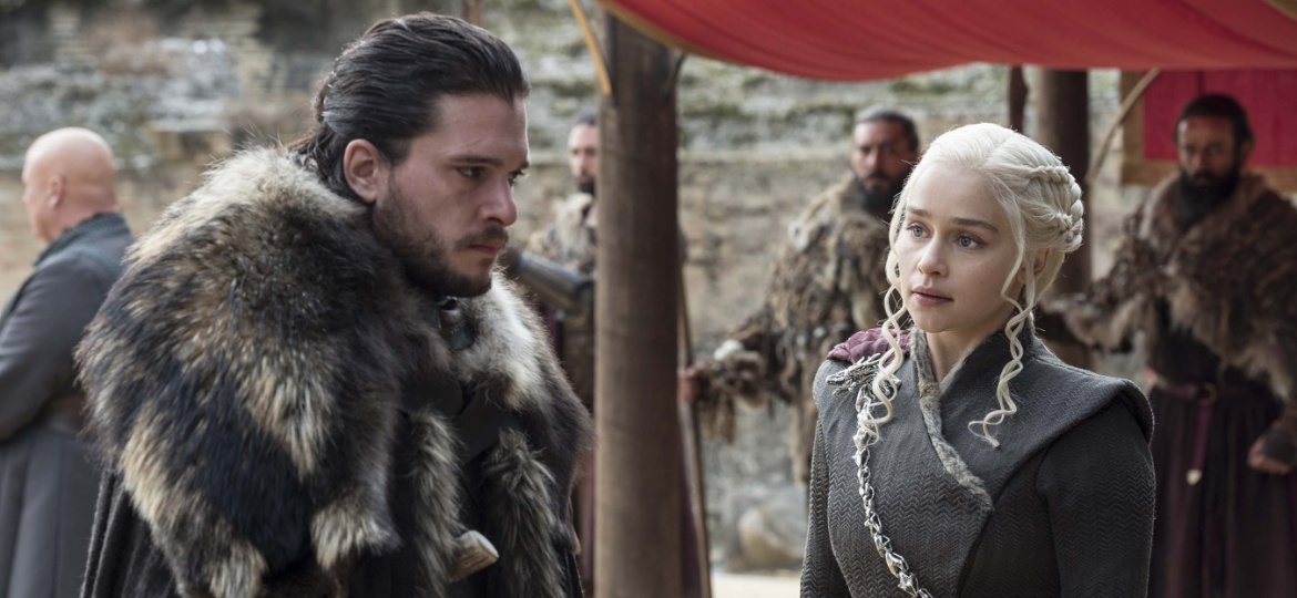 Jon Snow (Kit Harington) e Daenerys (Emilia Clarke) na 7ª temporada de "Game of Thrones"  - HBO/Divulgação