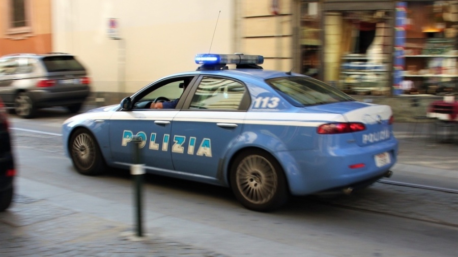 Carro da polícia italiana [imagem ilustrativa]