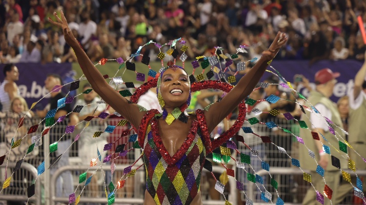 Thelminha com a Mocidade Alegre, campeã do Grupo Especial, no Desfile das Campeãs do Carnaval de São Paulo de 2024