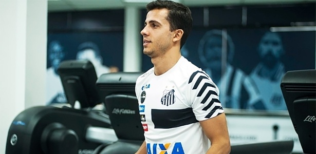 Nilmar foi apresentado há um mês no CT Rei Pelé e entra na vaga de Rodrigão - Ivan Storti/Santos FC