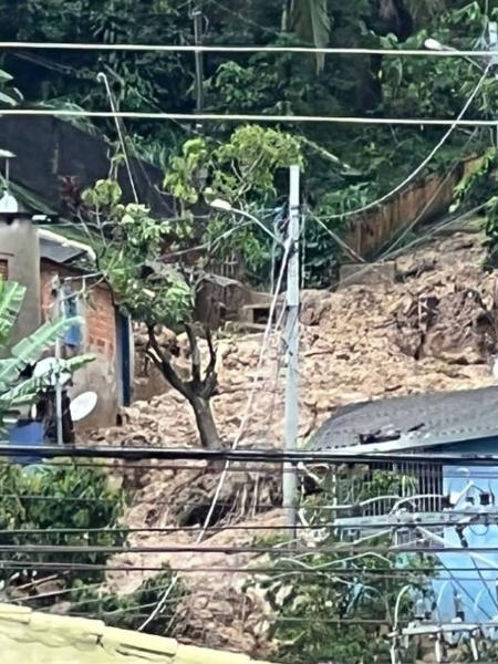 Enxurrada atinge moradias em área de encosta no bairro Topolândia, em São Sebastião (SP) - Daniela Andrade/PMSS