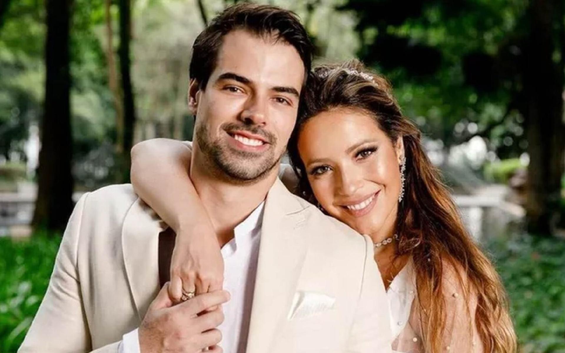 Leandro Gléria e Renata Dominguez se casaram em cerimônia íntima em São Paulo - Divulgação/Nadia Szajubok