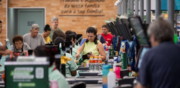 Varejo volta a crescer após 4 meses, com alta de 0,2% em agosto