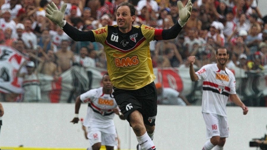 Rogério Ceni celebra o centésimo gol da carreira no clássico entre São Paulo e Corinthians - Luiz Pires/VIPCOMM