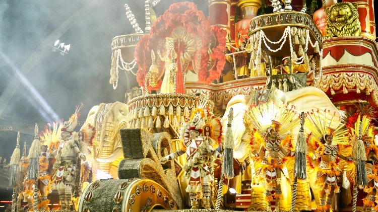 Carro alegórico da Dragões da Real, vice-campeã do Grupo Especial, no Desfile das Campeãs do Carnaval de São Paulo de 2024