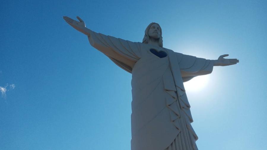 Estátua do Cristo Protetor fica de braços abertos para cidade gaúcha de Encantado Estátua do Cristo Protetor fica de braços abertos para cidade gaúcha de Encantado