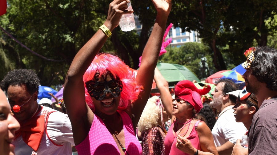 Bloco Cordão do Boitatá anima Carnaval de rua do RJ