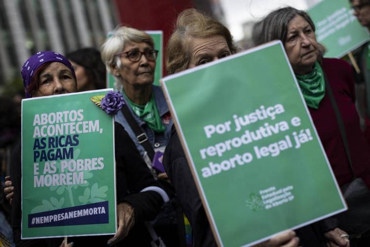 Ato pela descriminalização e pela legalização do aborto na avenida Paulista, em São Paulo