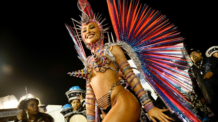 Sabrina Sato, rainha de bateria da Gaviões da Fiel, no Desfile das Campeãs do Carnaval de São Paulo de 2024