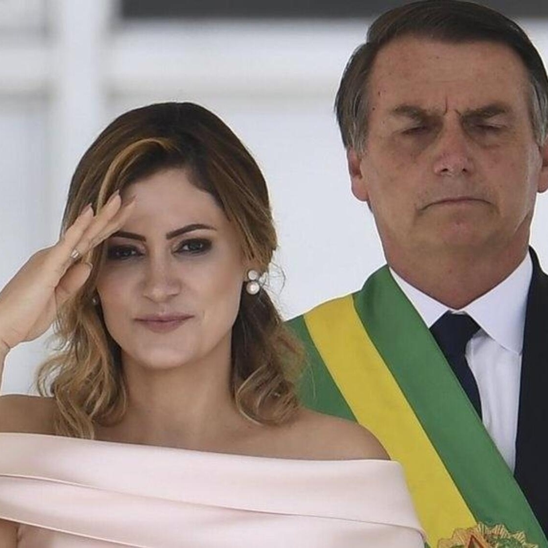 Filha de Bolsonaro completa 8 anos e recebe homenagem
