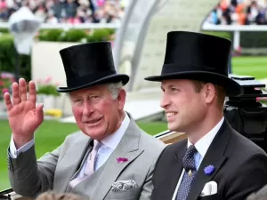 William posta foto antiga de rei Charles em dia dos pais no Reino Unido
