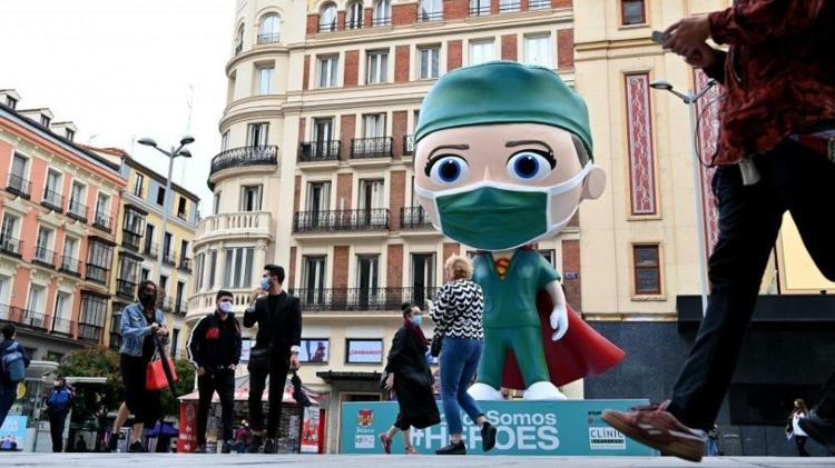 Madri, na Espanha, liderou lista das cidades de segunda onda no final do ano; país investiu em testagem - GABRIEL BOUYS/AFP - GABRIEL BOUYS/AFP