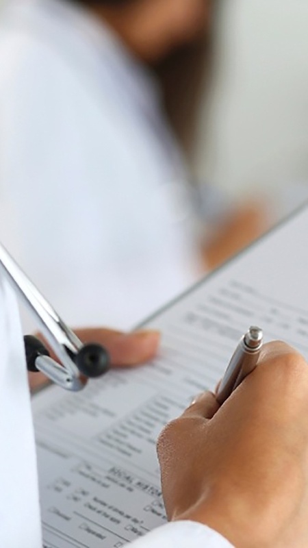 Médico e paciente; saúde; medicina; atendimento médico; hospital - Getty Images
