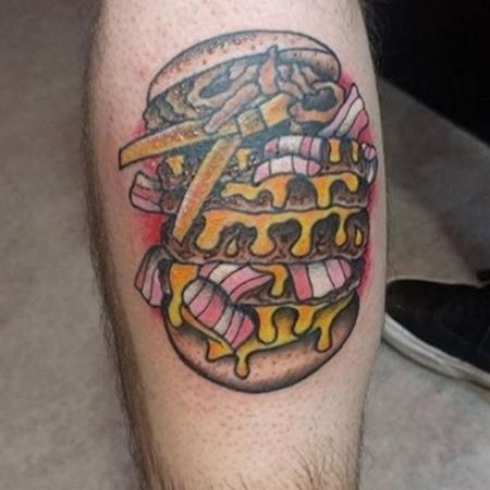 Tatuagem de hambúrguer garante sanduíches de graça por toda vida no Cafe 51, em Melbourne (Austrália) - Divulgação/instagram.com/burgerlove_aus/