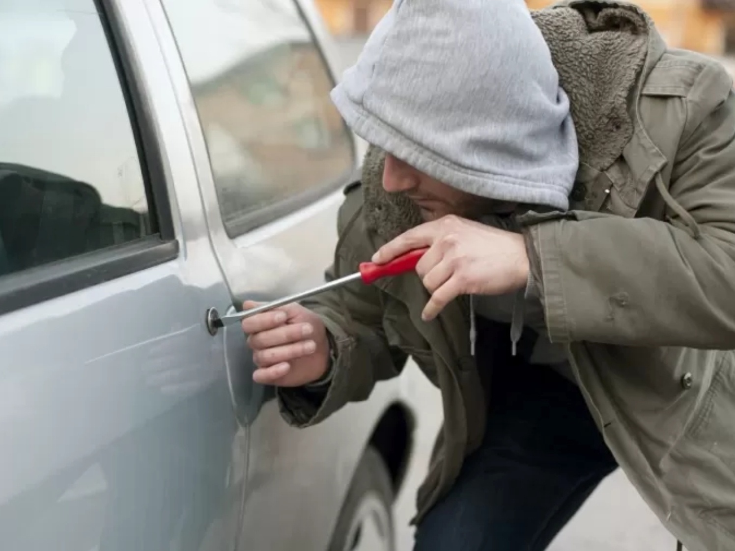Como ladrões furtam seu carro e o que fazer para tentar se proteger