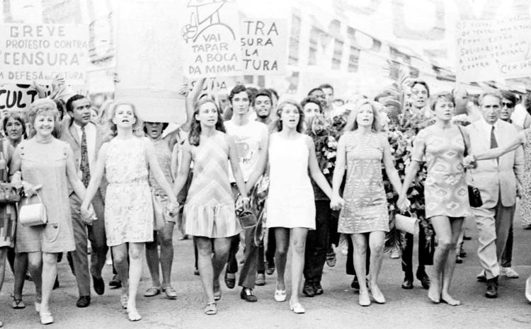 As atrizes Eva Todor, Tônia Carrero, Eva Wilma, Leila Diniz, Odete Lara e Norma Bengell em 1968, durante a passeata dos cem mil, em protesto contra a ditadura militar no Brasil, no Rio de Janeiro