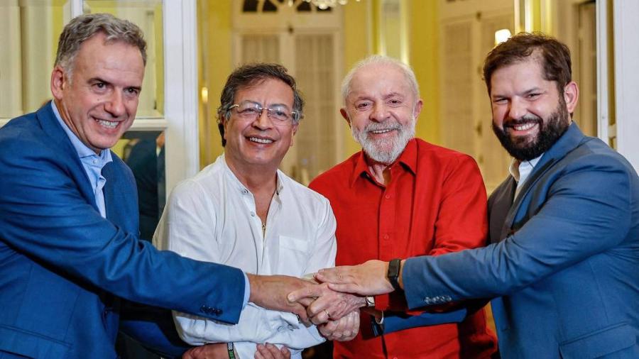 Lula e o presidente recém-empossado do Uruguai, Yamandu Orsi (esq), e os presidentes da Colômbia, Gustavo Petro, e do Chile, Gabriel Boric Lula e o presidente recém-empossado do Uruguai, Yamandu Orsi (esq), e os presidentes da Colômbia, Gustavo Petro, e do Chile, Gabriel Boric