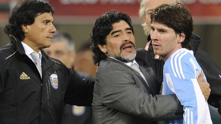 Maradona e Messi durante a Copa de 2010 - AFP