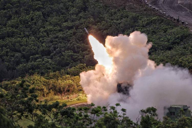 O Exército de Taiwan realizou seu primeiro teste do Himars, sistema de lançador de foguetes dos EUA, na base de Jiupeng em maio: relações de Trump com a ilha colocam arsenal americano em risco O Exército de Taiwan realizou seu primeiro teste do Himars, sistema de lançador de foguetes dos EUA, na base de Jiupeng em maio: relações de Trump com a ilha colocam arsenal americano em risco