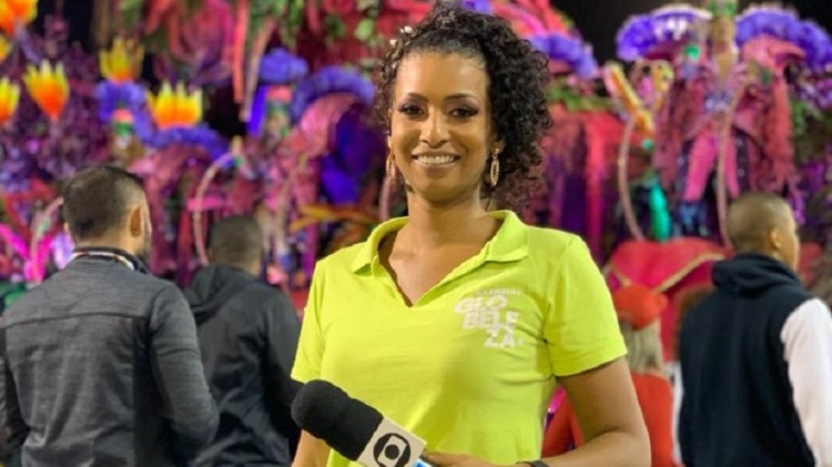 Mariana Aldano, repórter e apresentadora da Globo, durante as transmissões do Carnaval