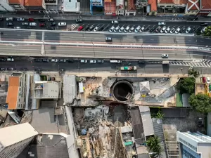 MP vai apurar causas do desabamento que abriu cratera em obra do metrô de São Paulo