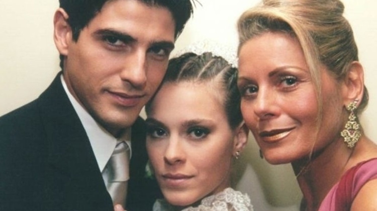 Helena (Vera Fischer), Edu (Reynaldo Gianecchini) e Camila (Carolina Dieckmann) viveram triângulo amoroso na novela Laços de Família (Globo) - Divulgação/TV Globo