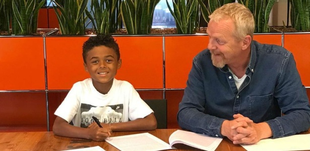 Shane é o mais novo dos filhos de Kluivert e já tem contrato com a Nike - Reprodução/Instagram